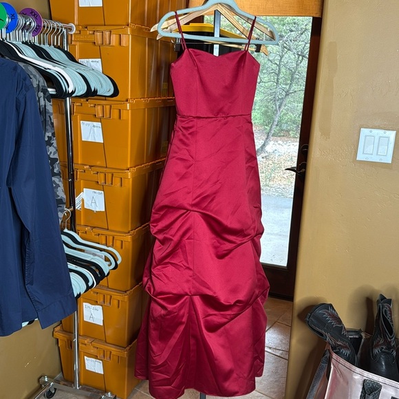 David’s Bridal Bridesmaid Dress Apple Red Size 0 - Picture 2 of 9